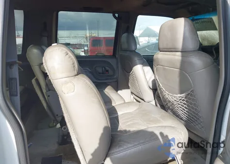 1997 GMC Suburban 2500 Sl z USA, uszkodzony, nr VIN 3GKGC26J2VG527496